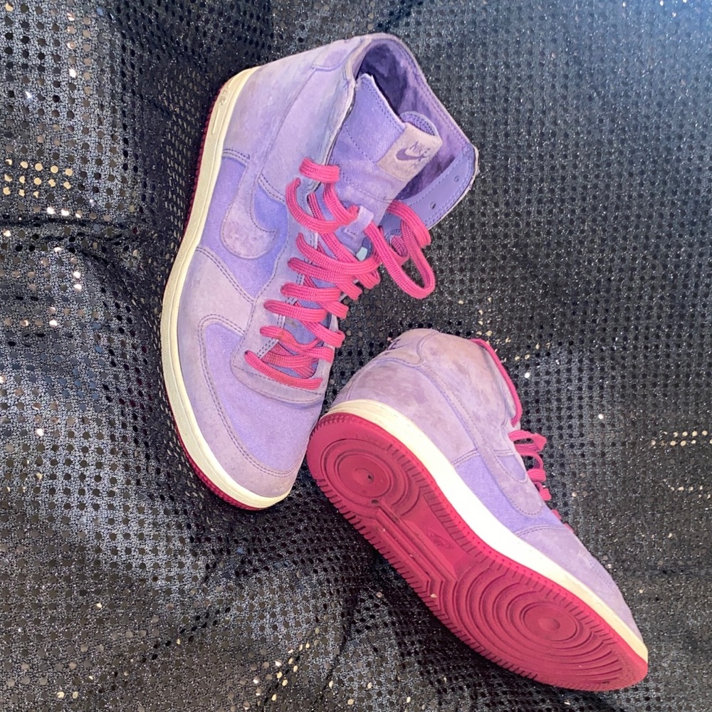 Nike tennis shoe